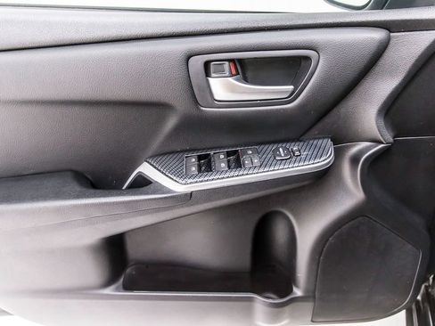 Used 2015 Toyota Camry SE FWD image 23