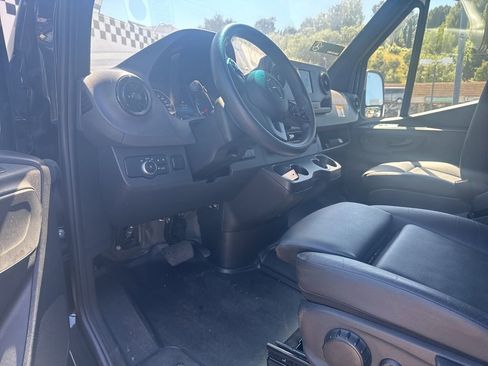 Used 2023 Mercedes-Benz Sprinter 2500 image 9