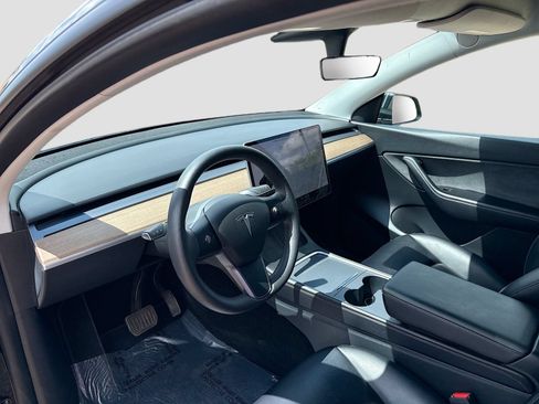 Used 2021 Tesla Model Y Long Range AWD/4WD image 9