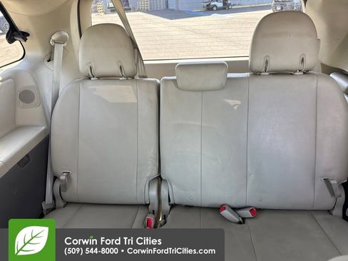 Used 2011 Toyota Sienna XLE w/ XLE Navigation Pkg FWD image 12