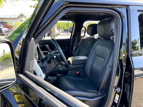Used 2024 Land Rover Defender 110 X-Dynamic SE AWD/4WD image 27