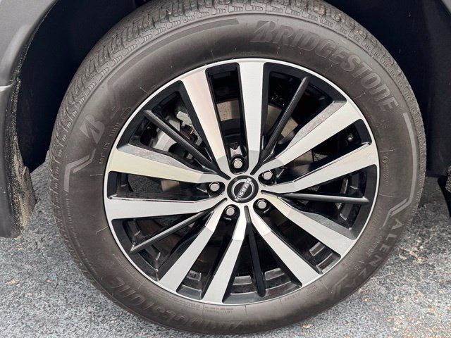 Used 2025 Nissan Pathfinder Platinum FWD image 6