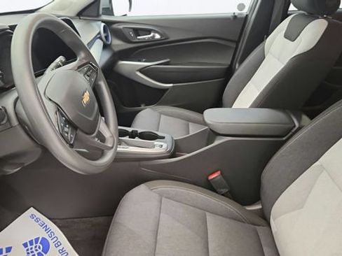 Used 2024 Chevrolet Trax LS w/ LS Convenience Package FWD image 10