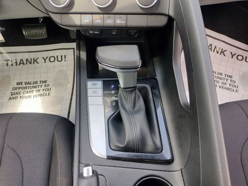 Used 2023 Hyundai Elantra SE image 38