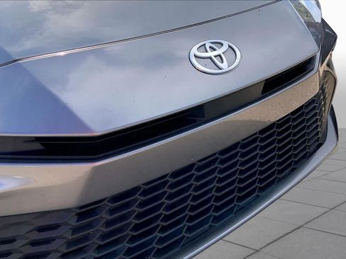 Used 2025 Toyota Camry SE FWD image 29