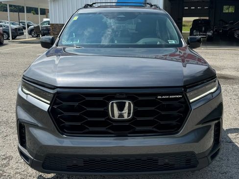 Used 2025 Honda Pilot Black Edition image 2