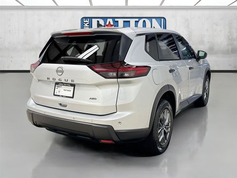 Used 2024 Nissan Rogue S AWD/4WD image 7