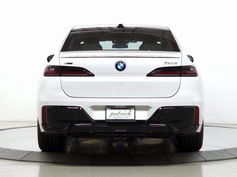 Used 2026 BMW 750e xDrive w/ Luxury Rear Seating Package AWD/4WD image 6