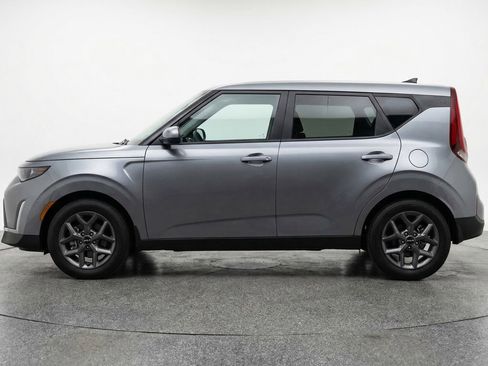 Used 2025 Kia Soul LX w/ LX Technology Package image 3
