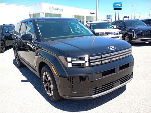 Used 2024 Hyundai Santa Fe SE image 1