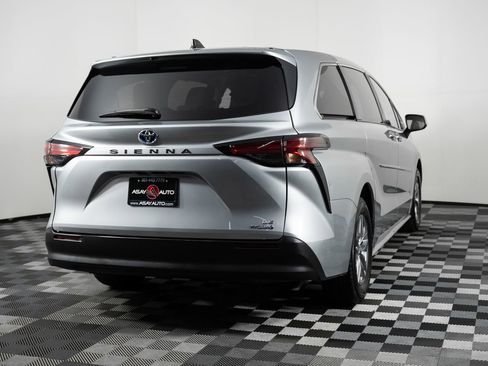 Used 2022 Toyota Sienna LE image 7