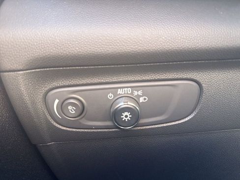 Used 2023 Buick Envision Essence image 26