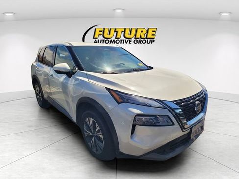 Used 2021 Nissan Rogue SV image 1