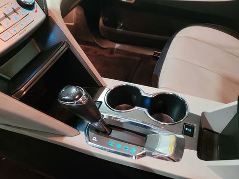 Used 2016 Chevrolet Equinox LTZ w/ Enhanced Convenience Package image 31