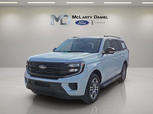 New 2026 Ford Expedition Active image 2