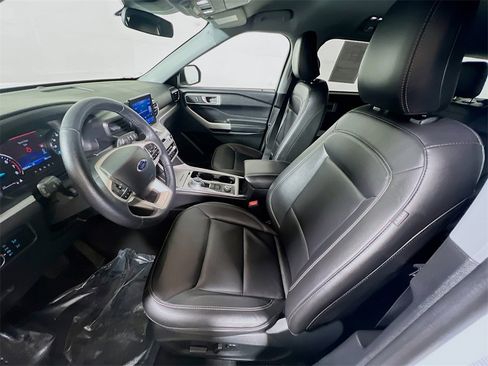 Used 2024 Ford Explorer XLT w/ Equipment Group 202A image 19