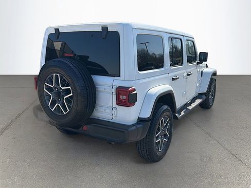 Used 2024 Jeep Wrangler Sahara image 4