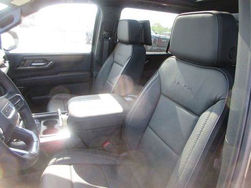 New 2026 GMC Yukon XL Denali image 11