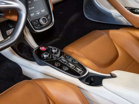 Used 2020 McLaren GT RWD image 40