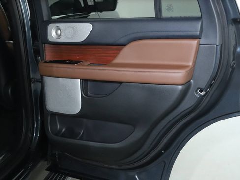 Used 2024 Lincoln Navigator Reserve AWD/4WD image 31
