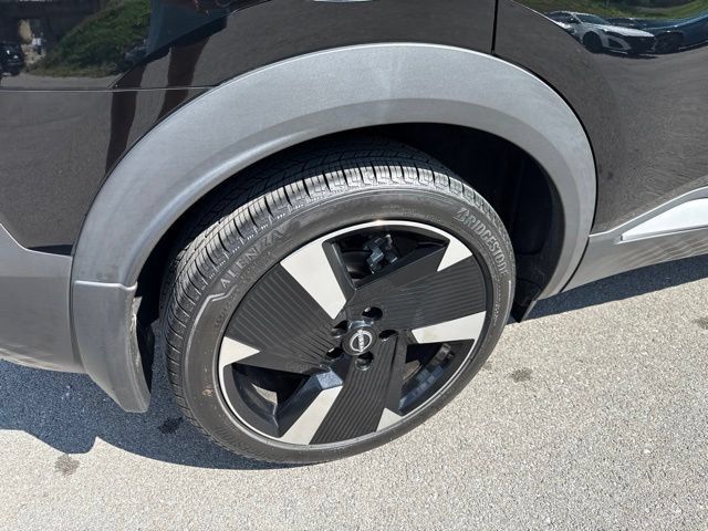 Used 2025 Nissan Kicks SR AWD/4WD image 9