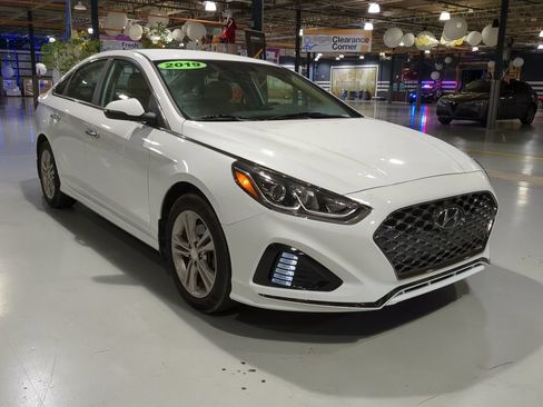 Used 2019 Hyundai Sonata SEL w/ Winter Weather Package FWD image 5