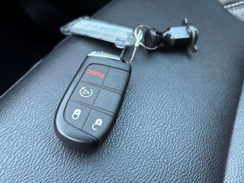 Used 2025 Jeep Compass Limited image 18