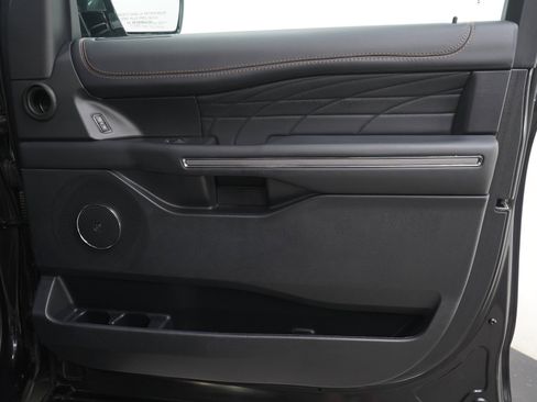 Used 2024 Ford Expedition Max Platinum AWD/4WD image 9