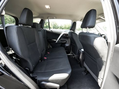 Used 2018 Toyota RAV4 LE w/ All Weather Liner Package AWD/4WD image 34