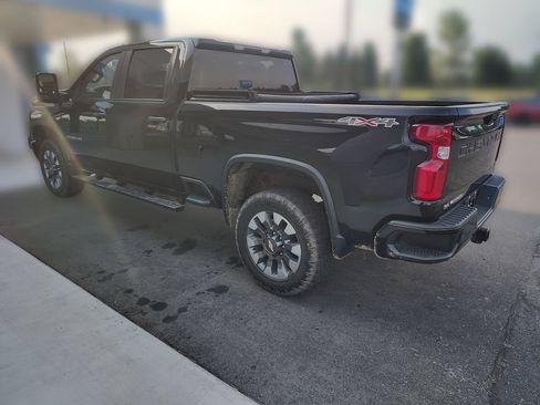 Used 2021 Chevrolet Silverado 2500 Custom w/ Custom Value Package AWD/4WD image 10
