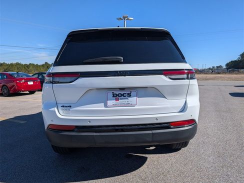 Used 2024 Jeep Grand Cherokee Altitude image 4