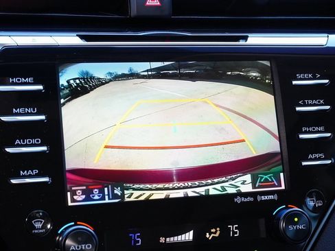 Used 2019 Toyota Camry XLE image 13