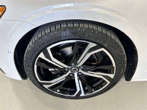 Certified 2024 Volvo S60 B5 Plus image 8