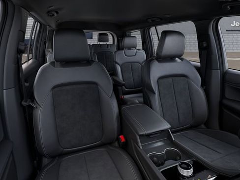 New 2025 Jeep Grand Cherokee L Laredo image 9