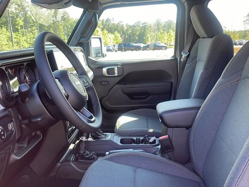 New 2026 Jeep Gladiator Sport AWD/4WD image 13