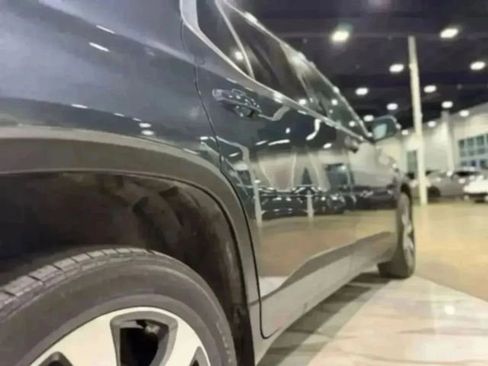 Used 2021 Chevrolet Traverse LT w/ LT Premium Package image 47