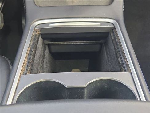 Used 2022 Tesla Model Y Long Range image 14