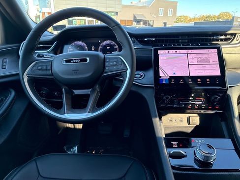 New 2025 Jeep Grand Cherokee Limited image 13