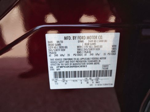 Used 2024 Ford Edge Titanium image 32