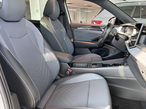 New 2026 Volkswagen Tiguan SE R-Line image 18