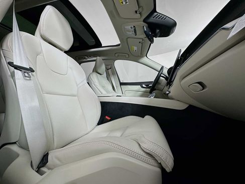 New 2026 Volvo XC60 B5 Ultra w/ Protection Package Premier image 27