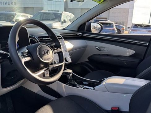 Used 2023 Hyundai Tucson SE image 17