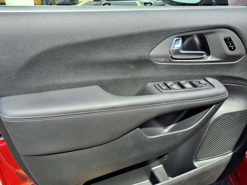 New 2026 Chrysler Pacifica Select image 10