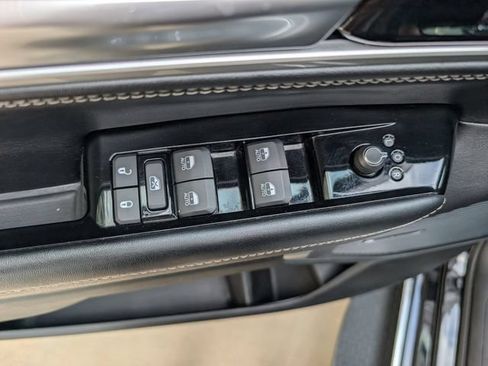 Used 2024 Jeep Wagoneer Series III AWD/4WD image 19