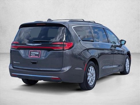 Used 2022 Chrysler Pacifica Touring-L FWD image 5