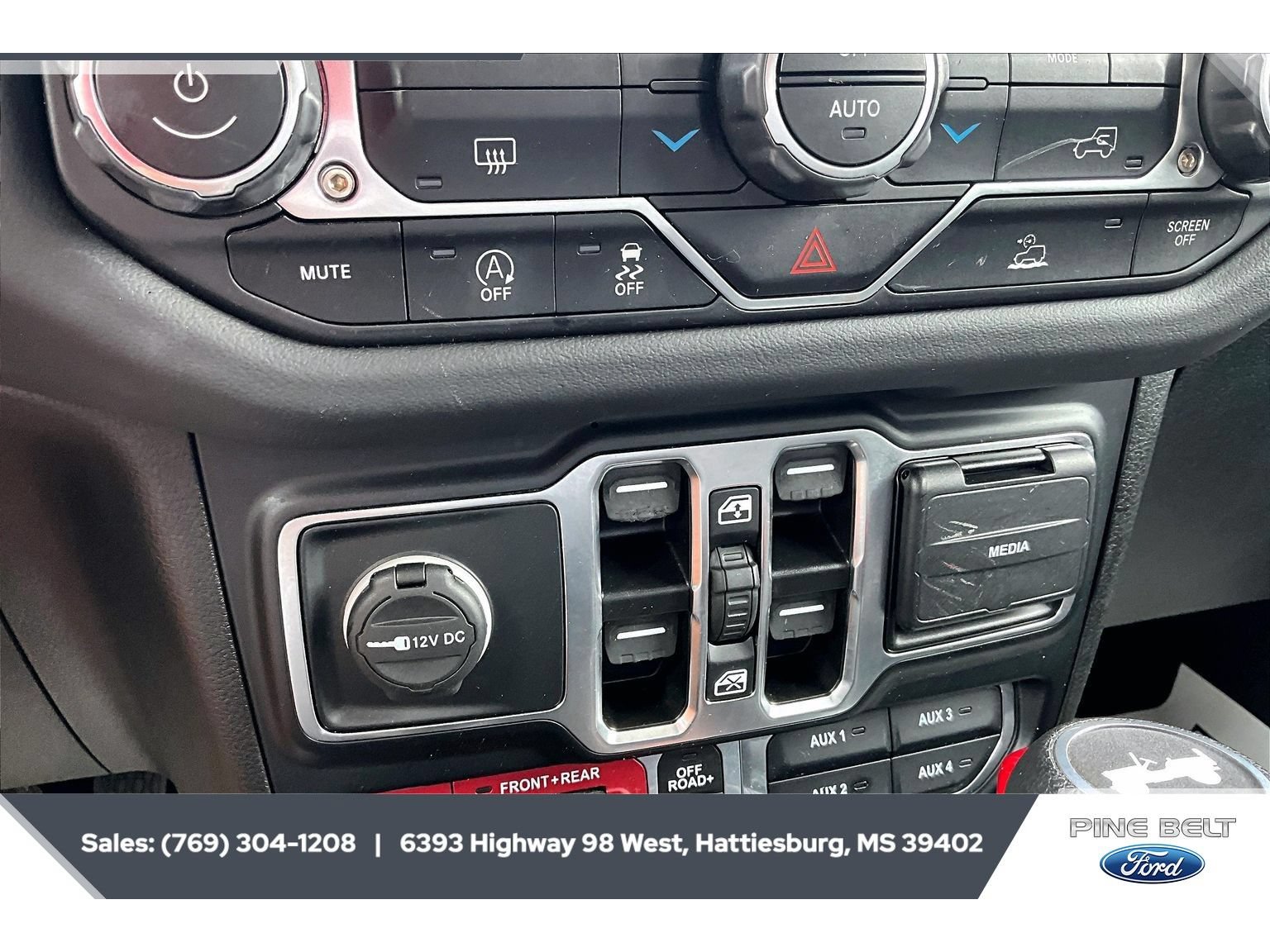 Used 2024 Jeep Wrangler Unlimited Rubicon AWD/4WD image 24