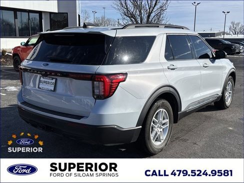 Used 2025 Ford Explorer Active image 3