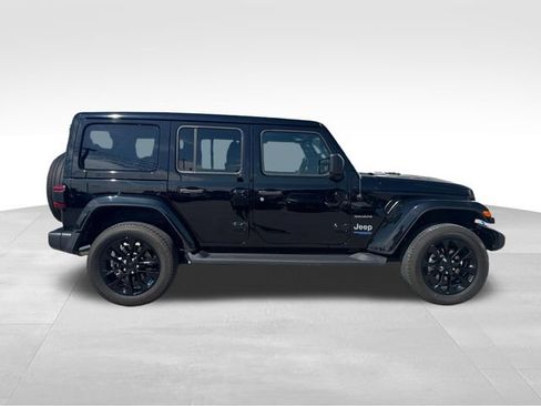 Used 2022 Jeep Wrangler Unlimited Sahara w/ Cold Weather Group AWD/4WD image 5