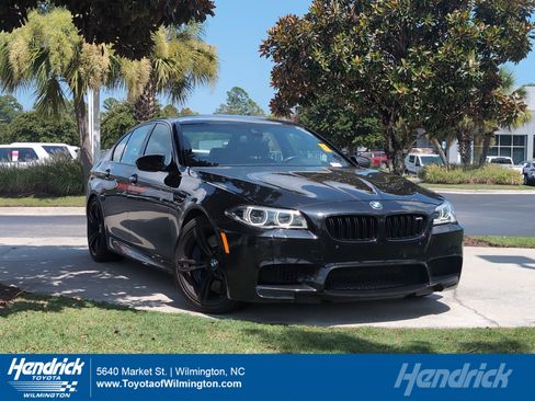 Used 2016 BMW M5 RWD image 1