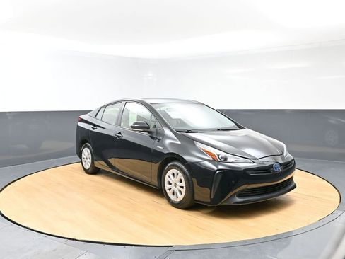Used 2022 Toyota Prius LE image 3